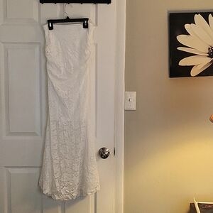 White body con mermaid skirt